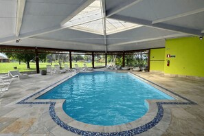 Indoor pool, outdoor pool - Hotel Fazenda Lagoa Grande  (Sete Lagoas)