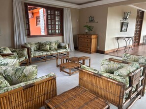 32-inch Smart TV with digital channels, Netflix, streaming services - Hotel Fazenda Lagoa Grande  (Sete Lagoas)