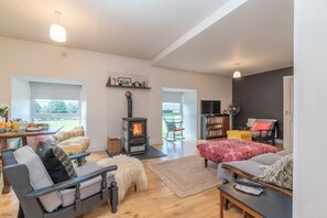 Smart TV - Quirky Chapel Conversion In The Beautiful Dysynni Valley | Brynhoreb (Aberdyfi)