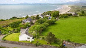 Exterior - Cute Bungalow Walking Distance From The Beach | Bryn-Yr-Aur (Llanfair)
