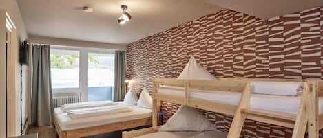 WiFi (free), bed sheets