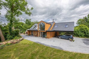 Exterior - Spacious Three Bedroom Detached Property Near Criccieth | Maes-Y-Caerau (Criccieth)