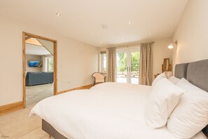 3 bedrooms, iron/ironing board, travel cot, WiFi - Spacious Three Bedroom Detached Property Near Criccieth | Maes-Y-Caerau (Criccieth)