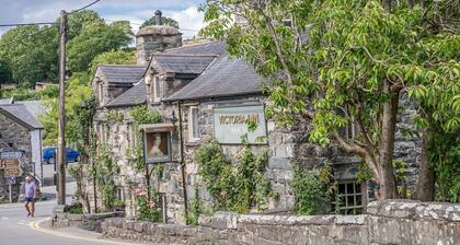Recently refurbished historic family farmhouse | Allt-Goch