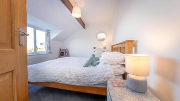 4 bedrooms, travel cot, WiFi, bed sheets