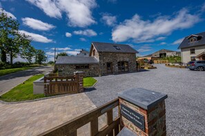 Exterior - Two Bedroom Barn Conversion Near Tenby | Ysgubor-Cerbyd (Amroth)