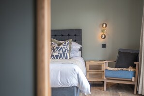 2 bedrooms, travel cot, WiFi, bed sheets - Two Bedroom Barn Conversion Near Tenby | Ysgubor-Cerbyd (Amroth)