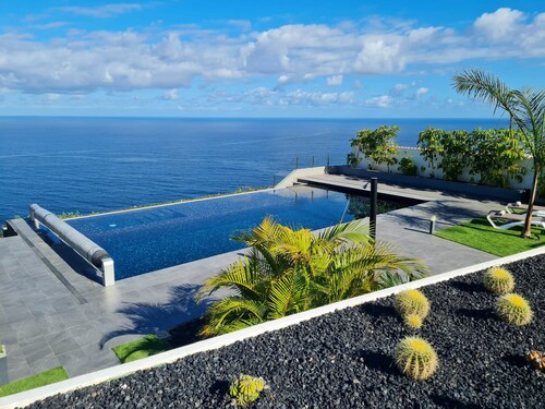 Villa auf Klippe mit Infinity-Pool und Meer-/Teideblick