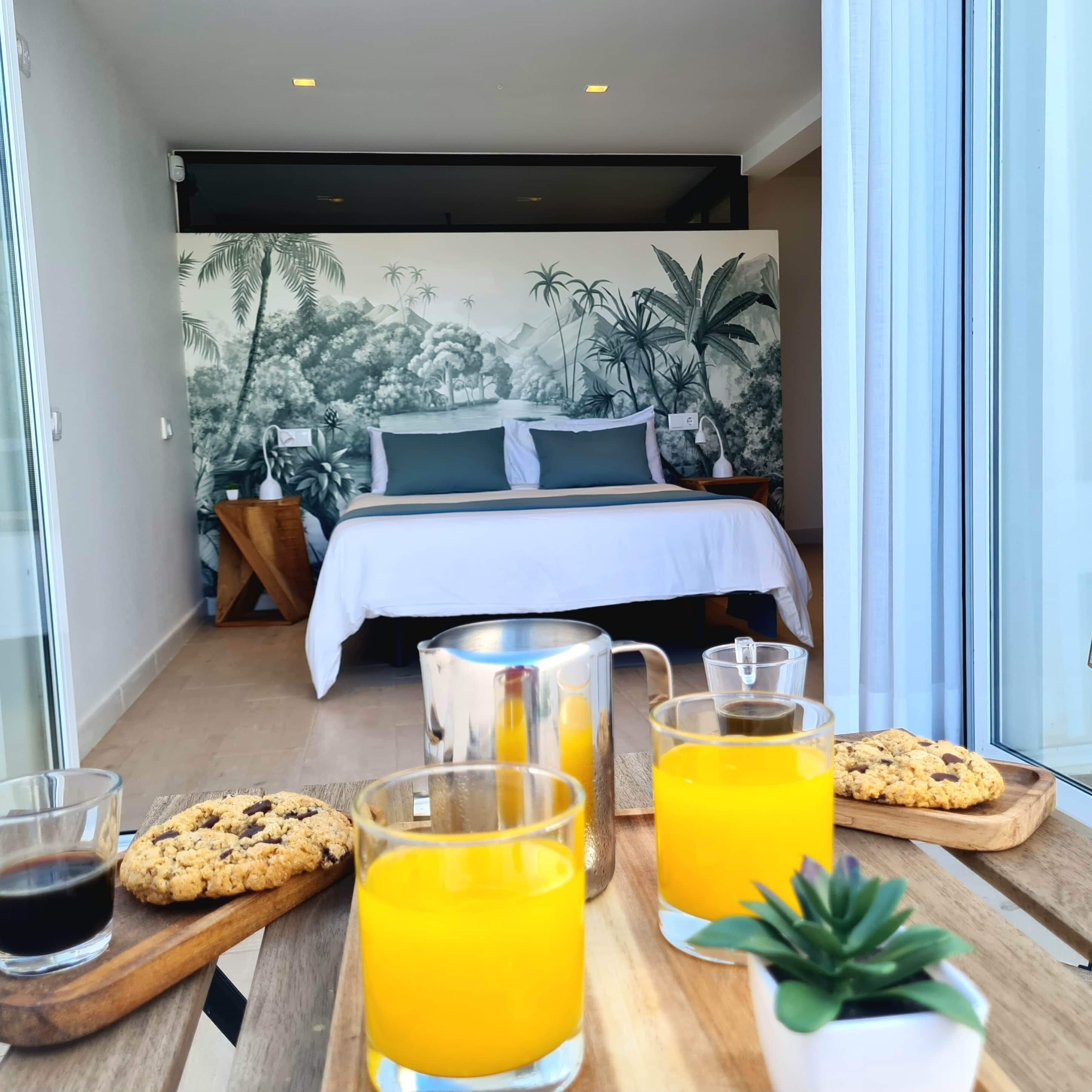 3 chambres, bureau, fer et planche à repasser, lit parapluie