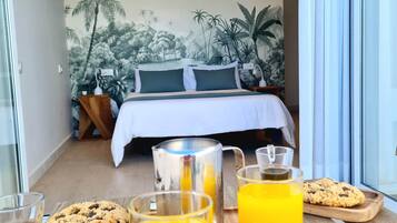 3 chambres, bureau, fer et planche à repasser, lit parapluie