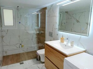 Apartamento, 2 habitaciones, balcón | Servicios del cuarto de baño