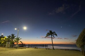 Sun-loungers, beach towels - Escape & Relax in the heart of Key Largo, Florida (Key Largo)