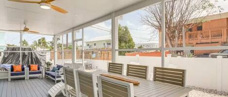 屋外ダイニングエリア