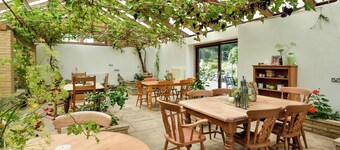 A large spacious 3 bedroomed house in farmyard courtyard.