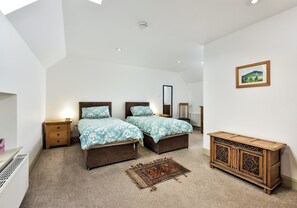 Unclassified image, 5 of 27, button - A large spacious 3 bedroomed house in farmyard courtyard. (Perth)