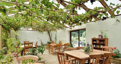 A large spacious 3 bedroomed house in farmyard courtyard.