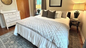 3 slaapkamers, een strijkplank/strijkijzer, gratis wifi, beddengoed