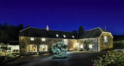 Delightful recently converted 2 bed house in farmyard courtyard.