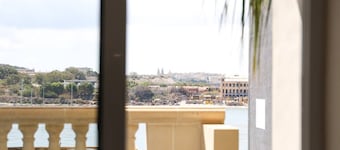 Central Sliema Stay | Sea View -Steps to Promenade