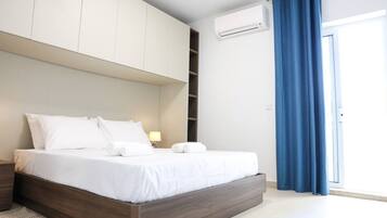 2 bedrooms, iron/ironing board, travel cot, WiFi