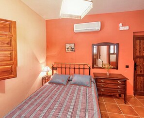 House | 4 bedrooms, individually furnished