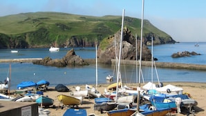 A beach with boats docked and a hilly landscape in the background. - Quay Sands, Hope Cove (Kingsbridge)