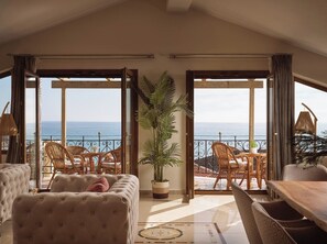 TV - Casa Di Cuore Loft   Sea View & Jacuzzi Retreat (Zakynthos)