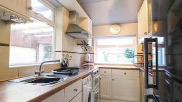 Cookware/dishes/utensils