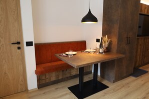 Dining - Apartment 'Seceda' with Mountain View, Private Terrace and Wi-Fi (Passua)