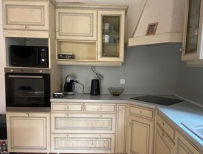 Private kitchen - L'Orée Haut. 8-bed house in the Luberon regional nature park (Forcalquier)