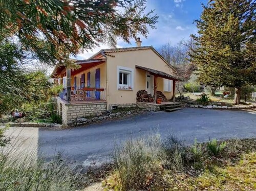 L'Orée Haut. Maison 8 couchages dans le parc naturel régional du Lubéron