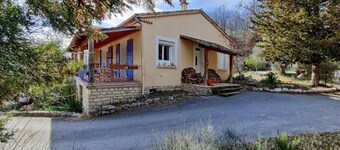 L'Orée Haut. 8-bed house in the Luberon regional nature park
