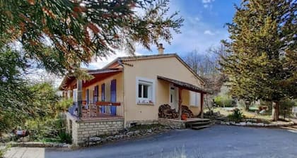 L'Orée Haut. Maison 8 couchages dans le parc naturel régional du Lubéron