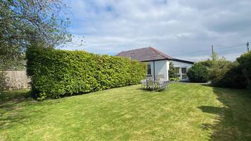Cottage | Property grounds