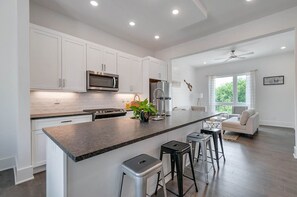 Fridge, oven, stovetop, dishwasher - Stylish 3BR/3BA East Nash, Near Broadway 10 mins! (Nashville)