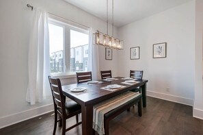 Dining - Stylish 3BR/3BA East Nash, Near Broadway 10 mins! (Nashville)
