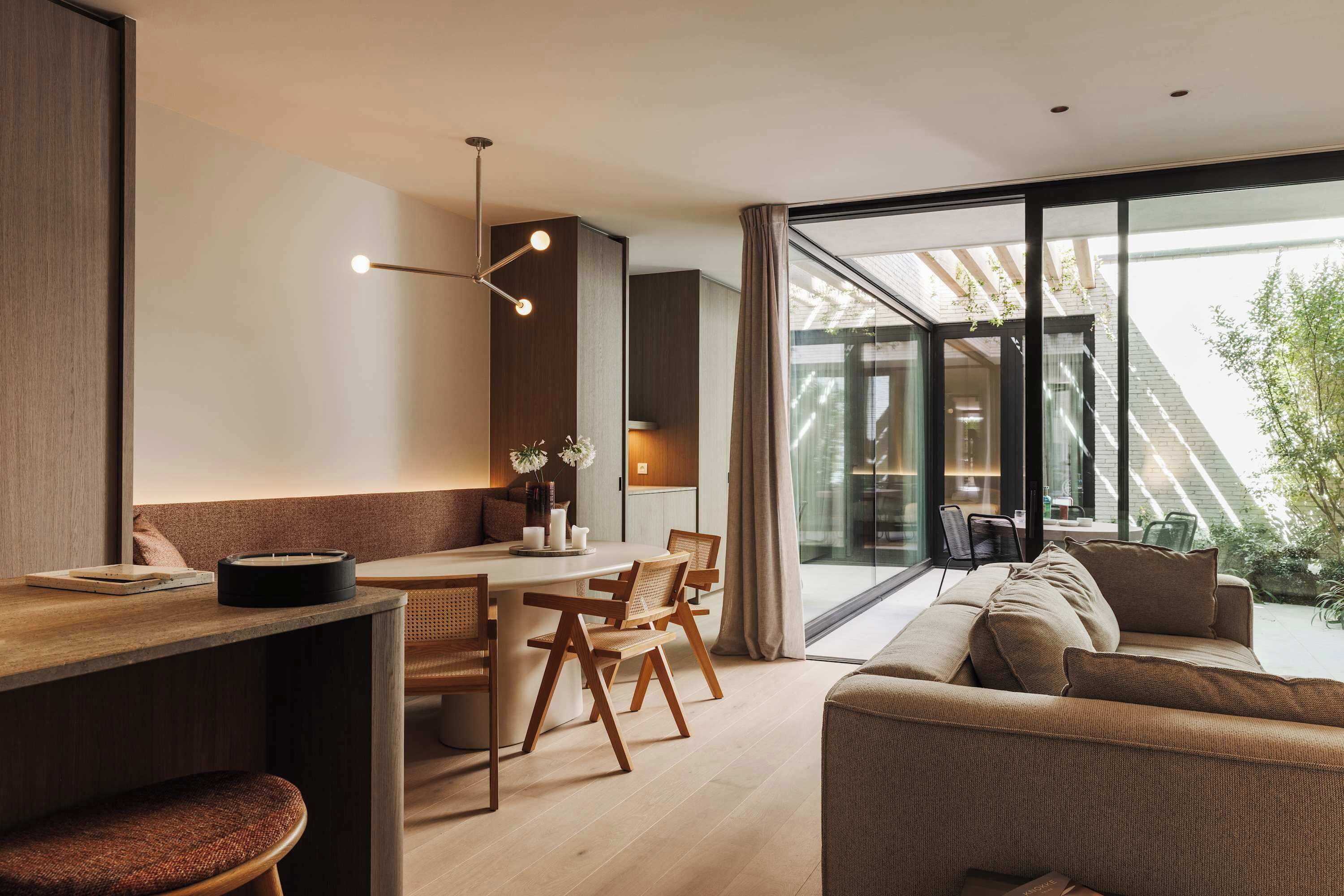 Fernseher, Stereoanlage, Arbeitsbereiche