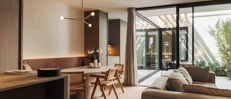 Fernseher, Stereoanlage, Arbeitsbereiche