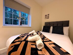 4 habitaciones, tabla de planchar con plancha, wifi y ropa de cama 