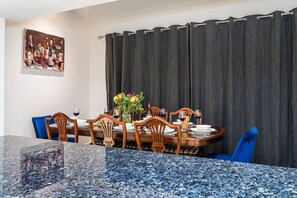 Unclassified image, 3 of 68, button - 2-Waters 4-BR  Hemel Luxury: Contractors, Families (Hemel Hempstead)