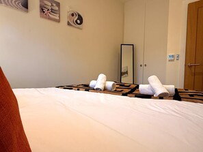 4 bedrooms, iron/ironing board, WiFi, bed sheets
