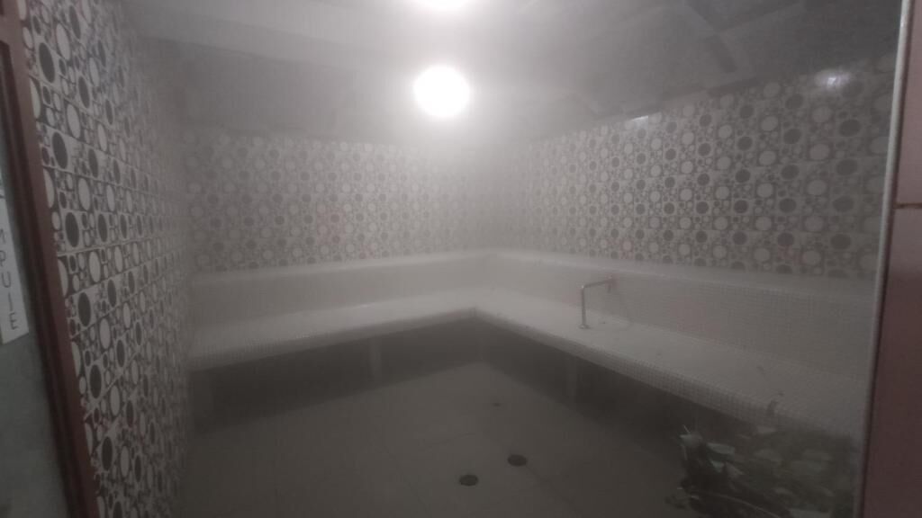 Sauna, hot tub, steam room