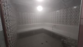 Sauna, hot tub, steam room