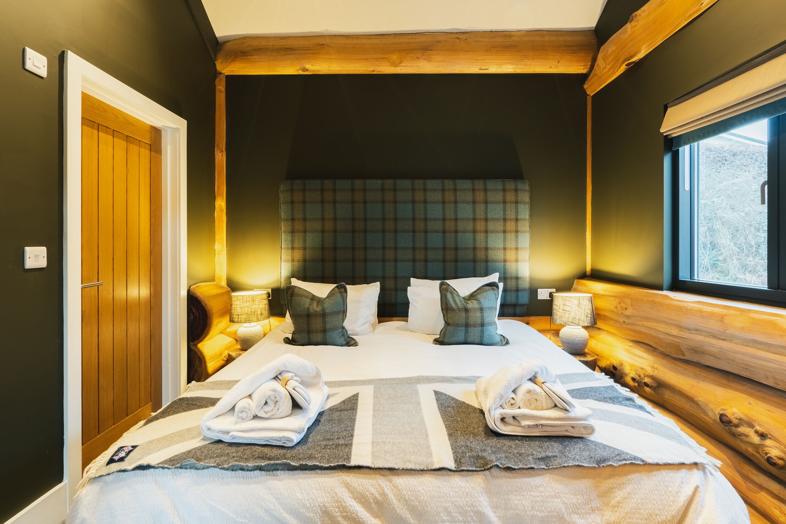 2 svefnherbergi, sérhannaðar innréttingar, sérvalin húsgögn