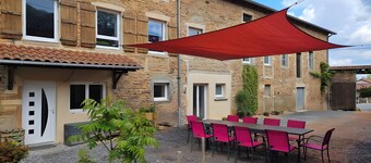 Between vineyards and forests in the mâconnais