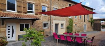 Between vineyards and forests in the mâconnais