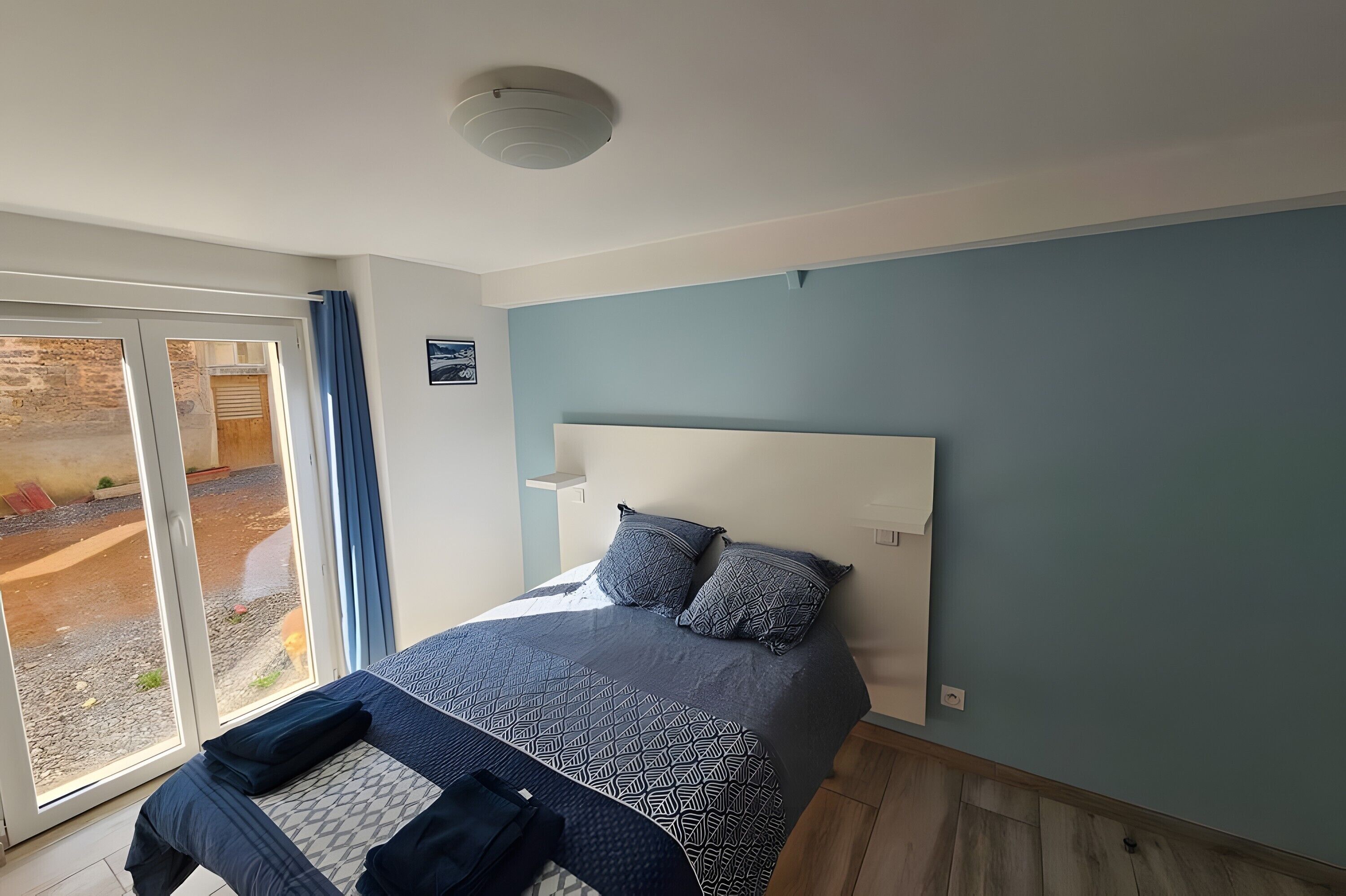 3 bedrooms, WiFi, bed sheets, wheelchair access