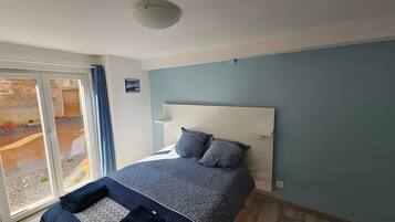 3 bedrooms, WiFi, bed sheets, wheelchair access