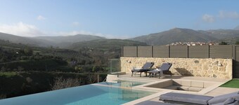 Apolonia Villa, with Pool, Jacuzzi & Heritage