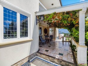 Unclassified image, 5 of 12, button - Double room Isis with landscape view (Kapfenstein)